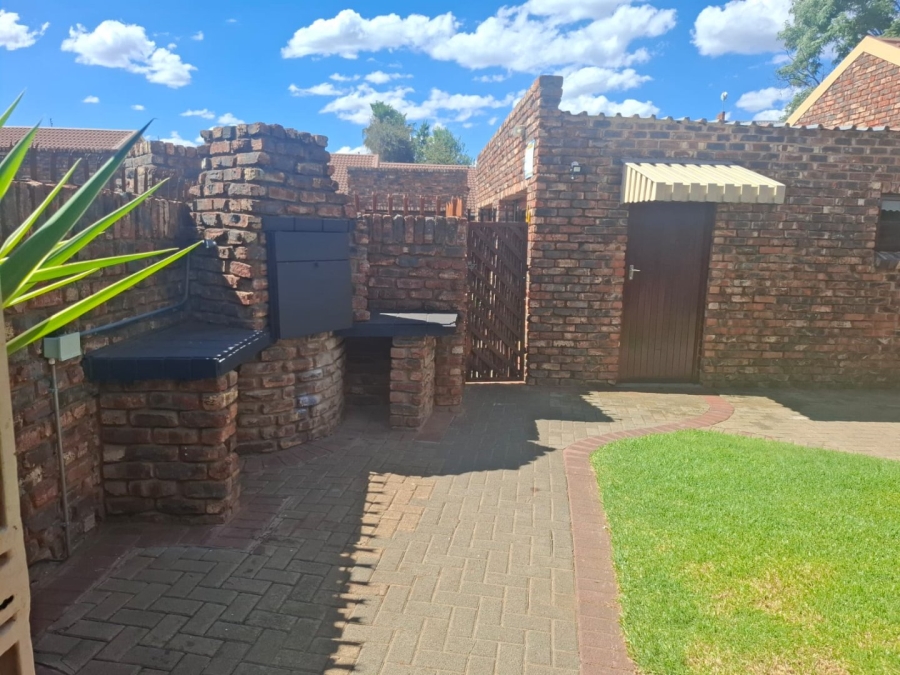 2 Bedroom Property for Sale in Pellissier Free State